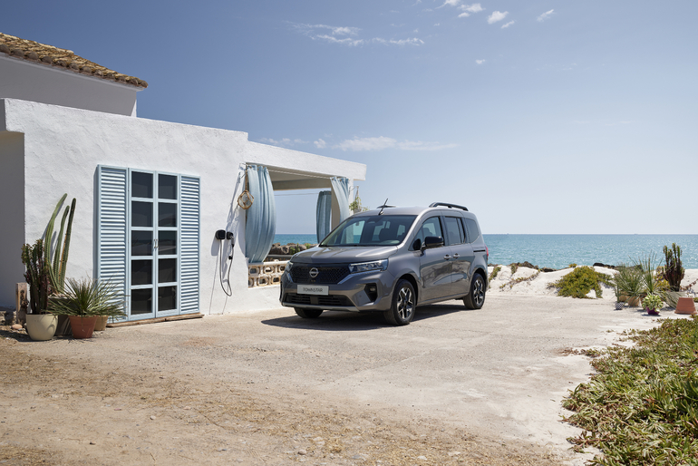Elektrischer Nissan Townstar Kombi am Start