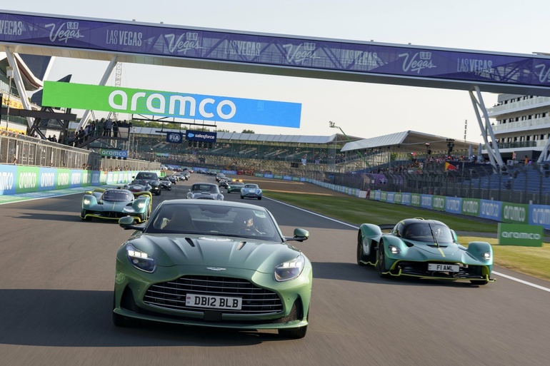 Einer für jedes Jahr - 110 Aston Martins in Silverstone