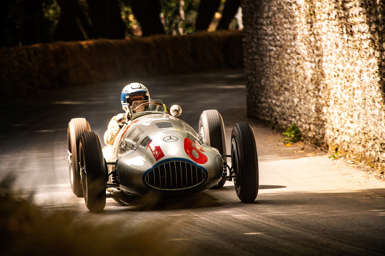 Mercedes-Benz Heritage lässt in Goodwood Silberpfeile glänzen