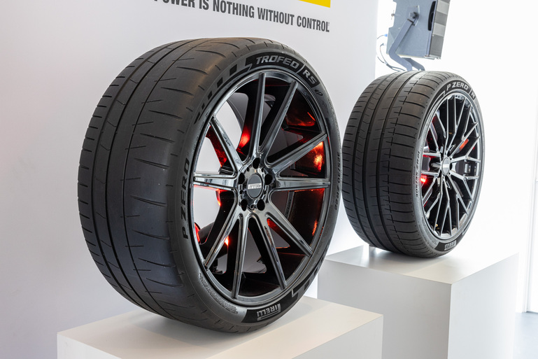 Pirelli präsentiert neue Hochleistungsreifen in Goodwood