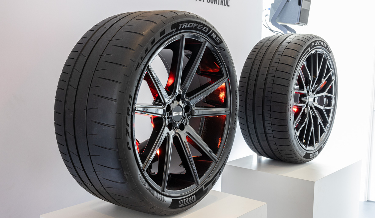 mid Goodwood - Pirelli zeigt seine drei neuen P Zero Performancereifen - P Zero E, P Zero R und P Zero Trofeo RS. Mike Neumann / mid