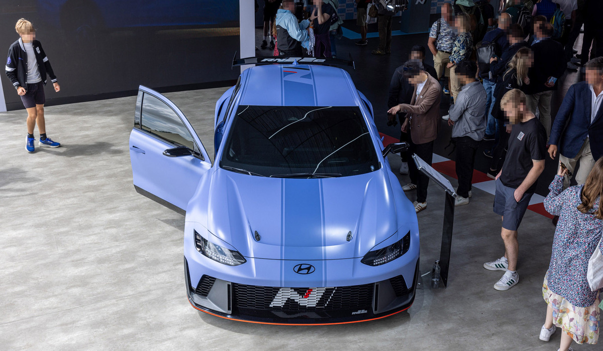 mid Goodwood - Der Hyundai RN22e Elektro Prototyp durfte auch auf die Strecke. Mike Neumann / mid