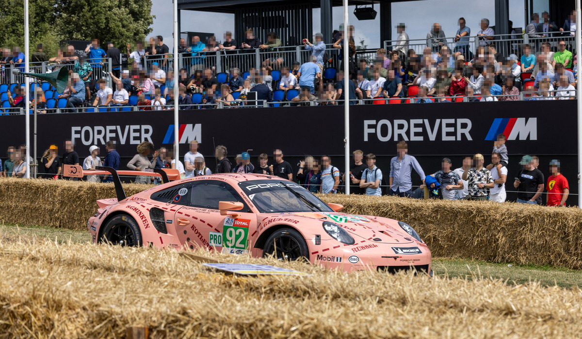 mid Goodwood - Porsche darf bei einer Motorsportveranstaltung nicht fehlen. Mike Neumann / mid