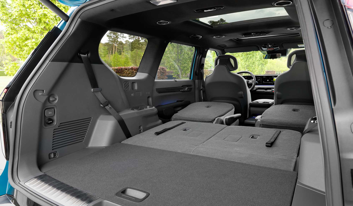 mid Groß-Gerau - Wenn es mal größeres Gerät zu transportieren gilt, bietet der Kia EV9 sehr viel Stauraum. Kia