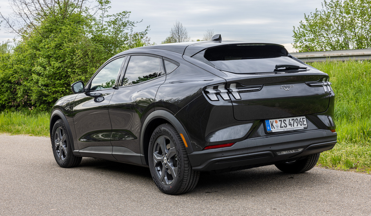 mid Groß-Gerau - Mit dem Mustang Mach-E lassen sich Anhänger bis zu 750 Kilogramm ziehen. Die Zuladung liegt bei 511 Kilogramm. Mike Neumann / mid