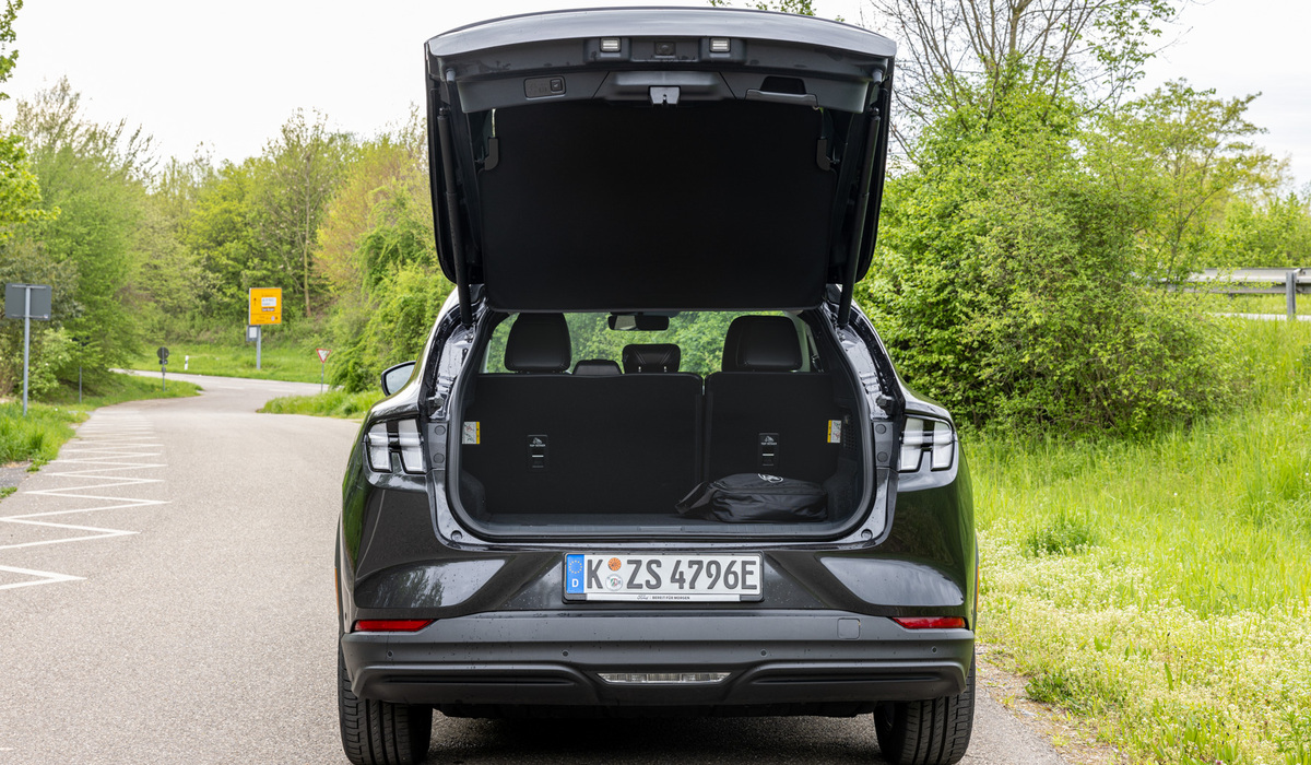 mid Groß-Gerau - Ein Ladevolumen von 402 Litern fasst der Kofferraum, die Rückbank ist im 60/40 Format umklappbar. Mike Neumann / mid