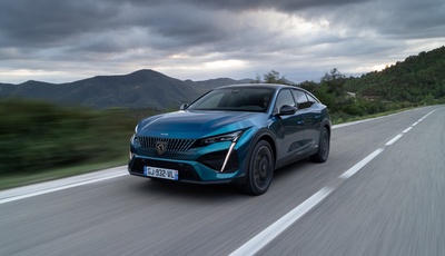 Peugeot 408 nun mit 48V-Hybrid-System bestellbar