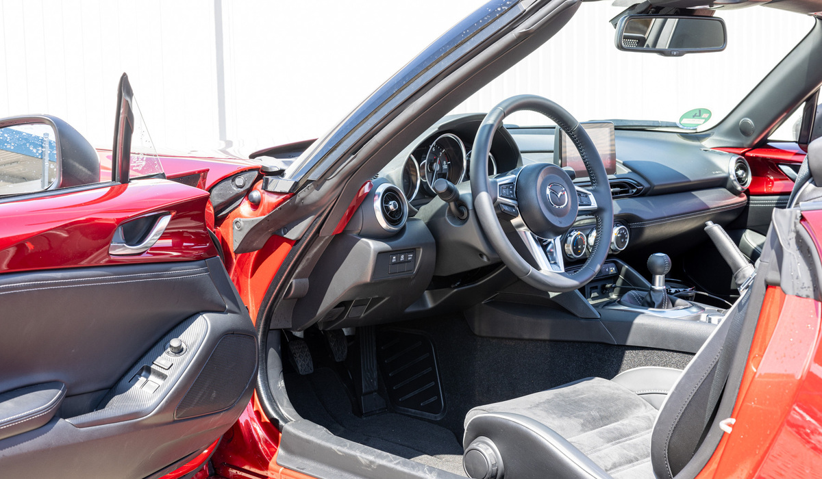 mid Groß-Gerau - Die Bedienung ist sehr intuitiv, man steigt ein und kann den MX-5 sofort bedienen. Mike Neumann / mid