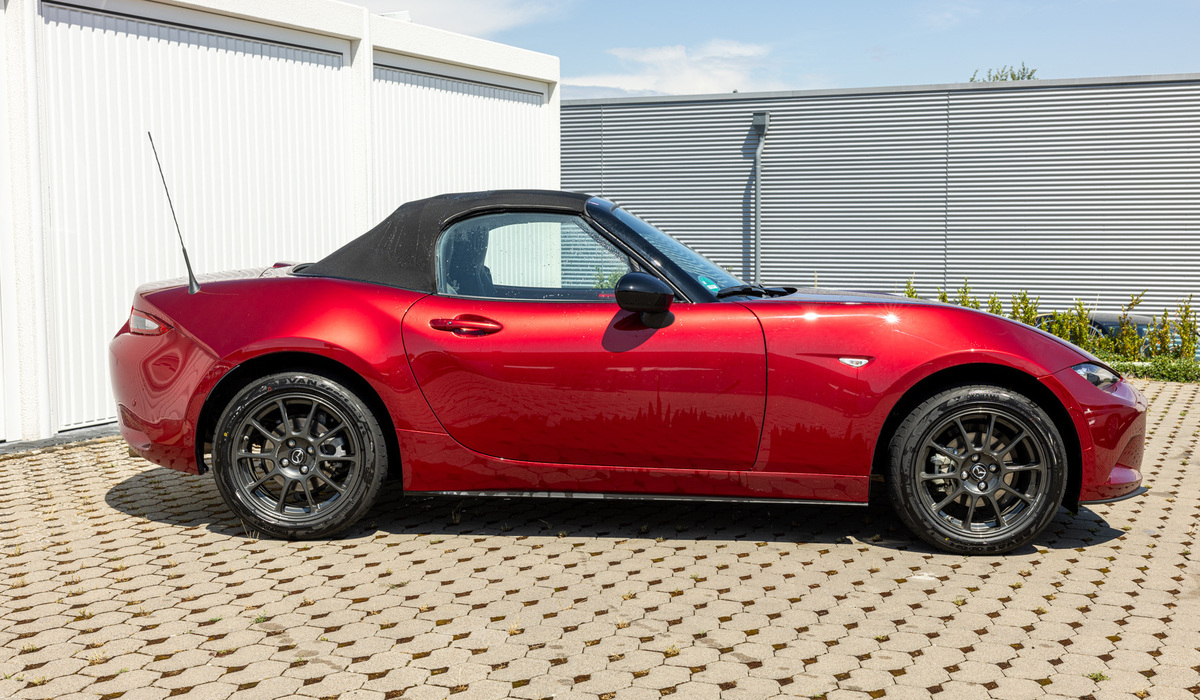 mid Groß-Gerau - Unter vier Meter Länge und nur 1,228 Meter Höhe misst der MX-5. Mike Neumann / mid