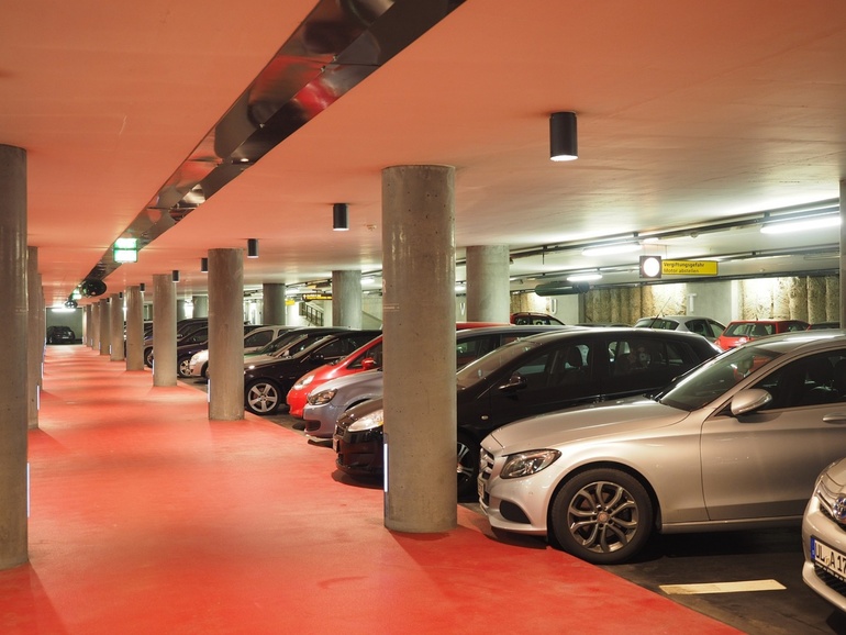 Einfach und sicher parken im Parkhaus