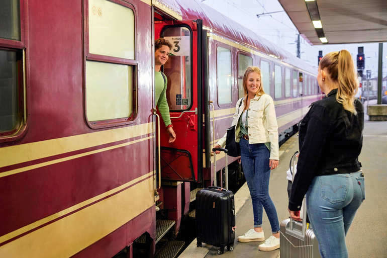 Reiseveranstalter TUI setzt auf die Schiene