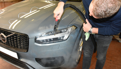 Hertz-Autovermietung reinigt nun mit Dampf