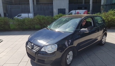 Solarzellen auf der Motorhaube