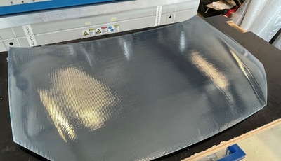 IAA Mobility: Solar-Folie für mehr E-Auto-Reichweite