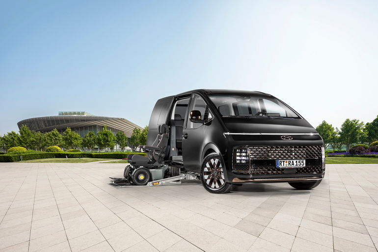 Hyundai und Paravan schaffen Automobilität für Körperbehinderte
