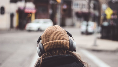 Gefahr durch Kopfhörer im Straßenverkehr