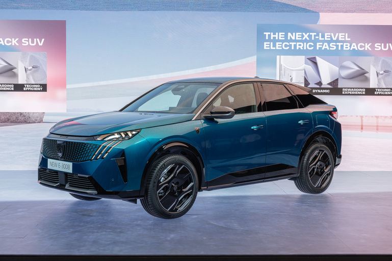 Weltpremiere Peugeot E-3008