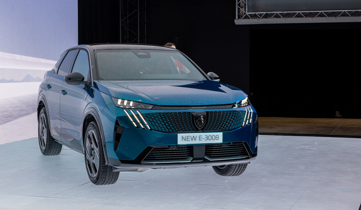 mid Sochaux - Die drei Krallen Lichtsignatur ist auch beim E-3008 wiederzufinden. Mike Neumann / mid