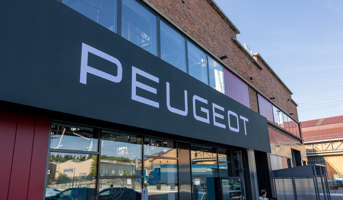 mid Sochaux - Im 1912 gegründeten Peugeot Werk in Sochaux, Frankreich wurde der E-3008 präsentiert. Mike Neumann / mid