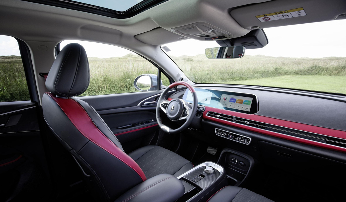 mid St. Peter-Ording - Zweiteiliges Panorama-Glasdach schafft im Innenraum (fast) Cabriofeeling. Harald Dawo / Ora