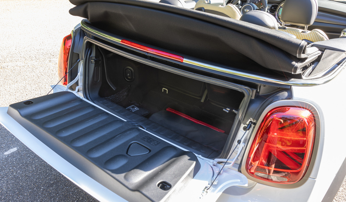 mid Groß-Gerau - Etwas Mini geht es auch im Kofferraum zu, 215 Liter Stauraum sind vorhanden. Mike Neumann / mid