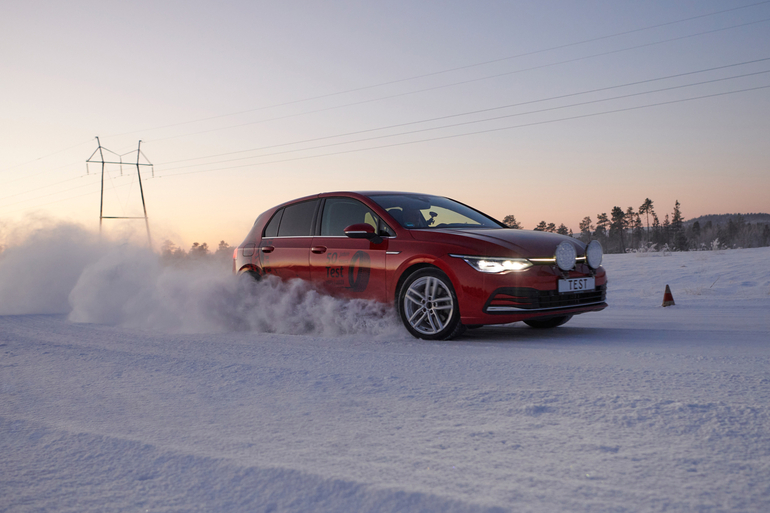 Premium-Marken punkten im Winterreifen-Test