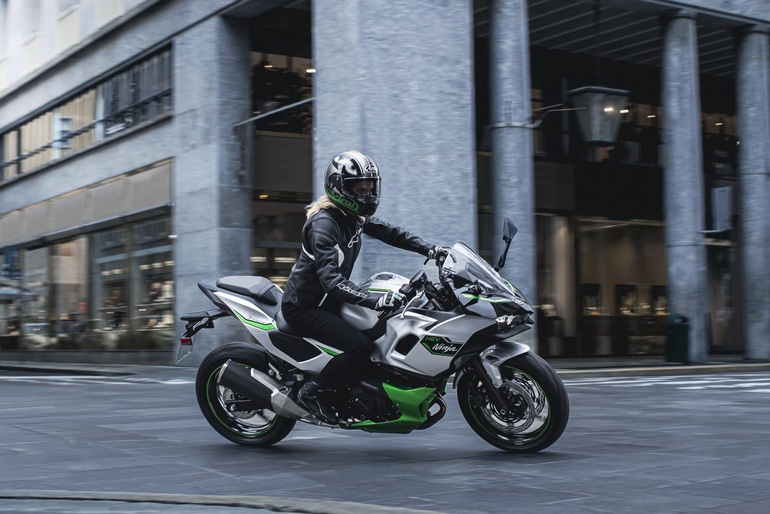 Kawasaki Ninja 7 Hybrid: Bike mit der Kraft zweier Herzen