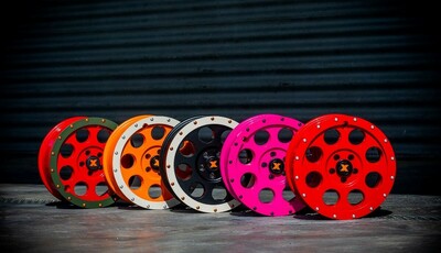 X-raid präsentiert bunte Felgen für Mini Countryman