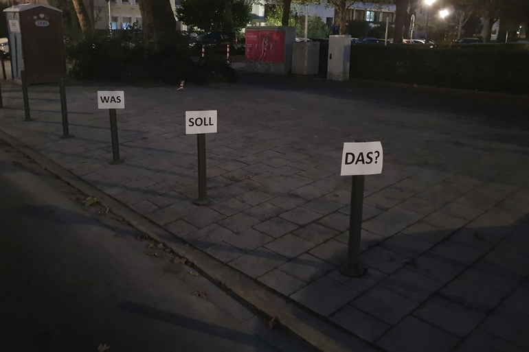 Verwunderung über Sperrung von Parkraum