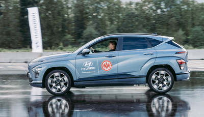 Eintracht-Frauen in Hyundai-Stromern