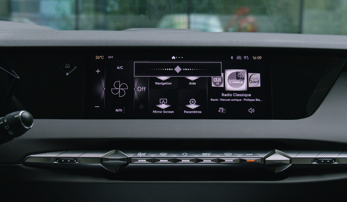 mid Groß-Gerau - Die künstliche Intelligenz fügt sich unsichtbar in das vorhandene System ein und erweitert die Sprachsteuerung. DS Automobiles