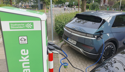 Städter mit Stromer