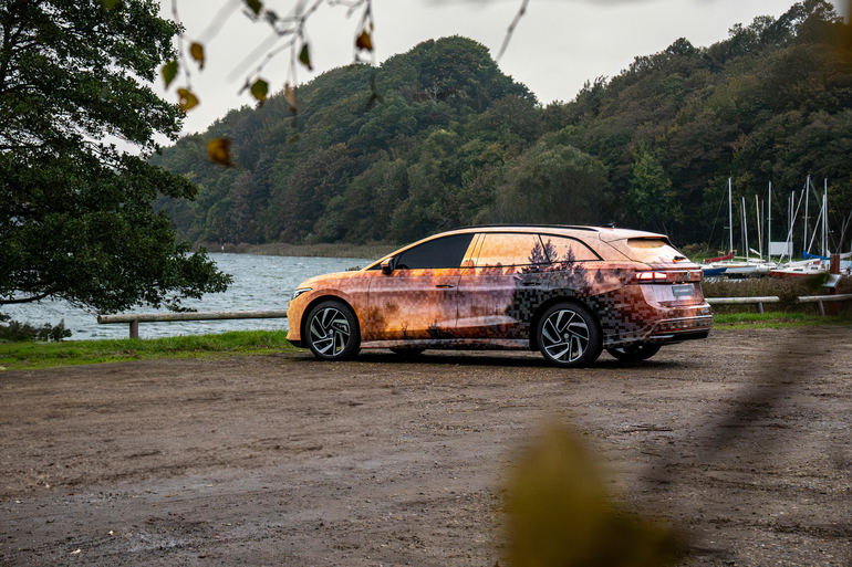 VW zeigt ID.7 als Kombi