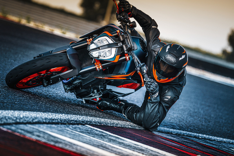 KTM 890 Duke R - kompromissloses Naked Bike