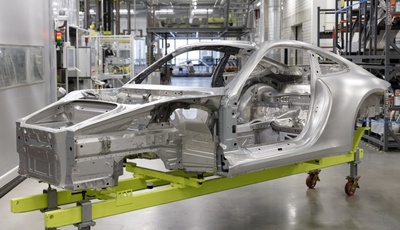 Porsche baut ab 2026 verstärkt mit grünem Stahl