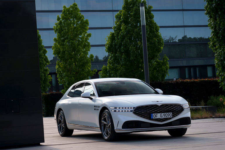 Motorhaube des Genesis G90 stellt Rekord auf