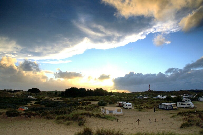 ARAG: Campst du noch oder wohnst du schon?