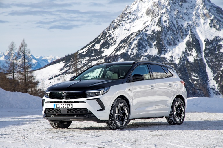 Mit den Opel GSe-Modellen in den Winterurlaub