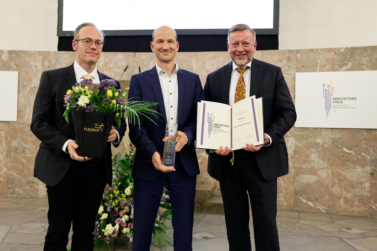 Auszeichnung für Batterieschnelltest von Dekra