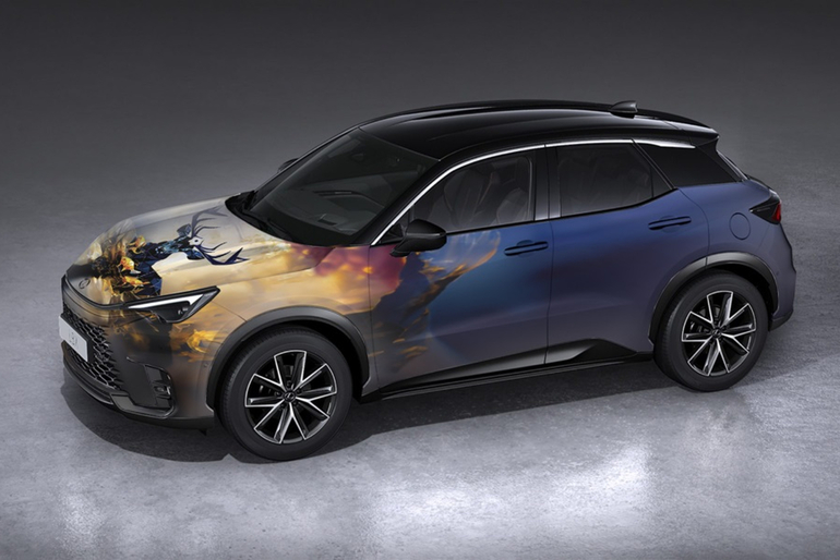 Lexus LBX mit künstlerischem Anstrich