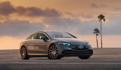 Mercedes-Benz: Türkises Licht signalisiert automatisiertes Fahren