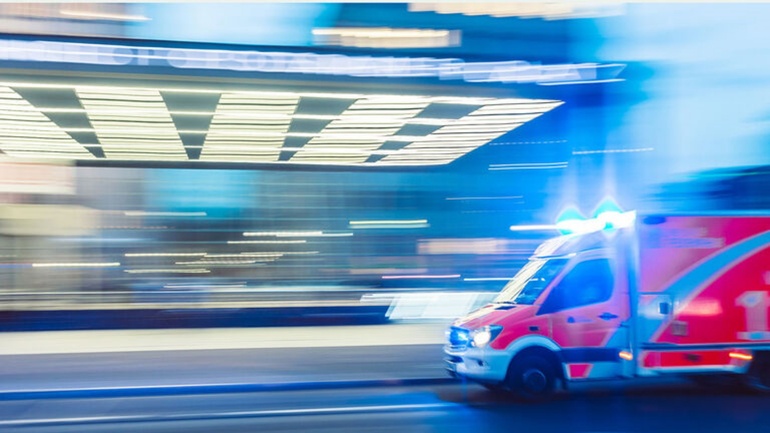 Auch ein Rettungswagen muss vorsichtig fahren