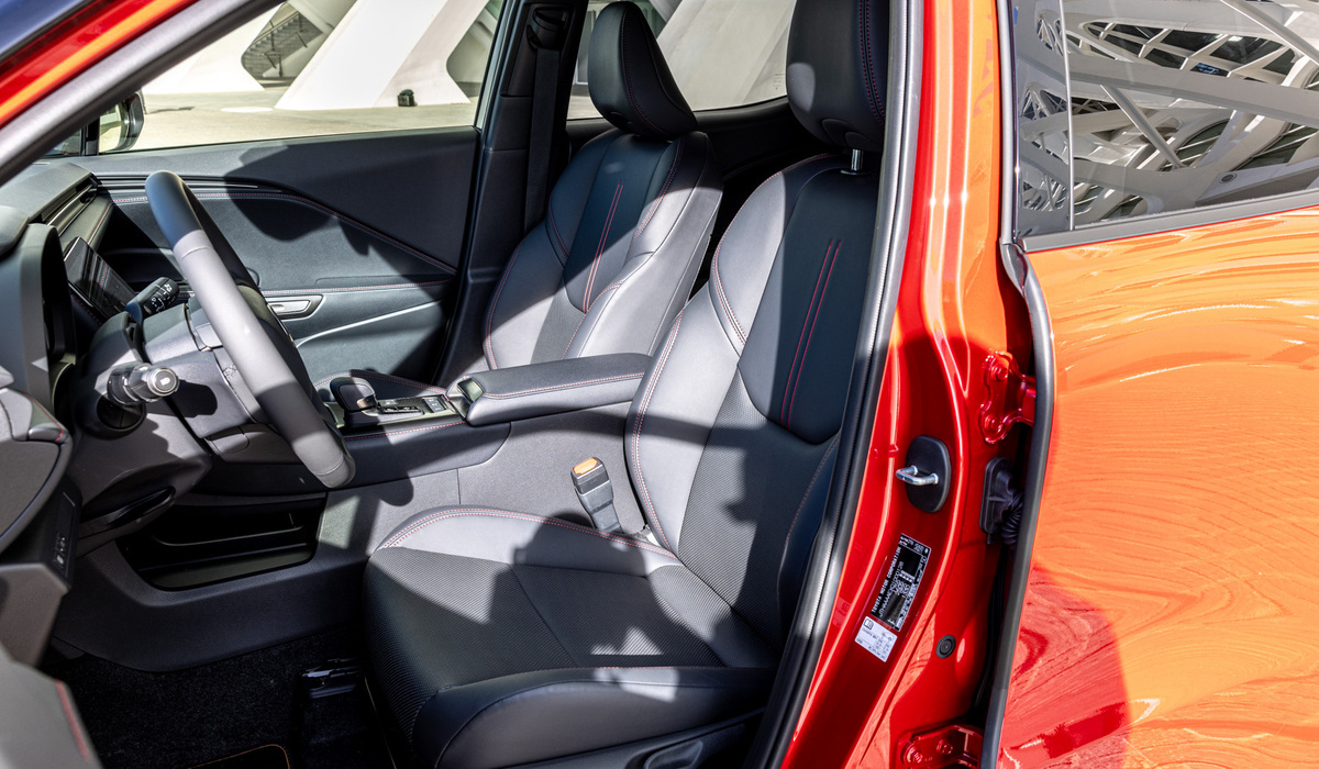 mid Valencia - Die Sitze sind sehr bequem, einzustellen sind sie klassisch manuell. Mike Neumann / mid