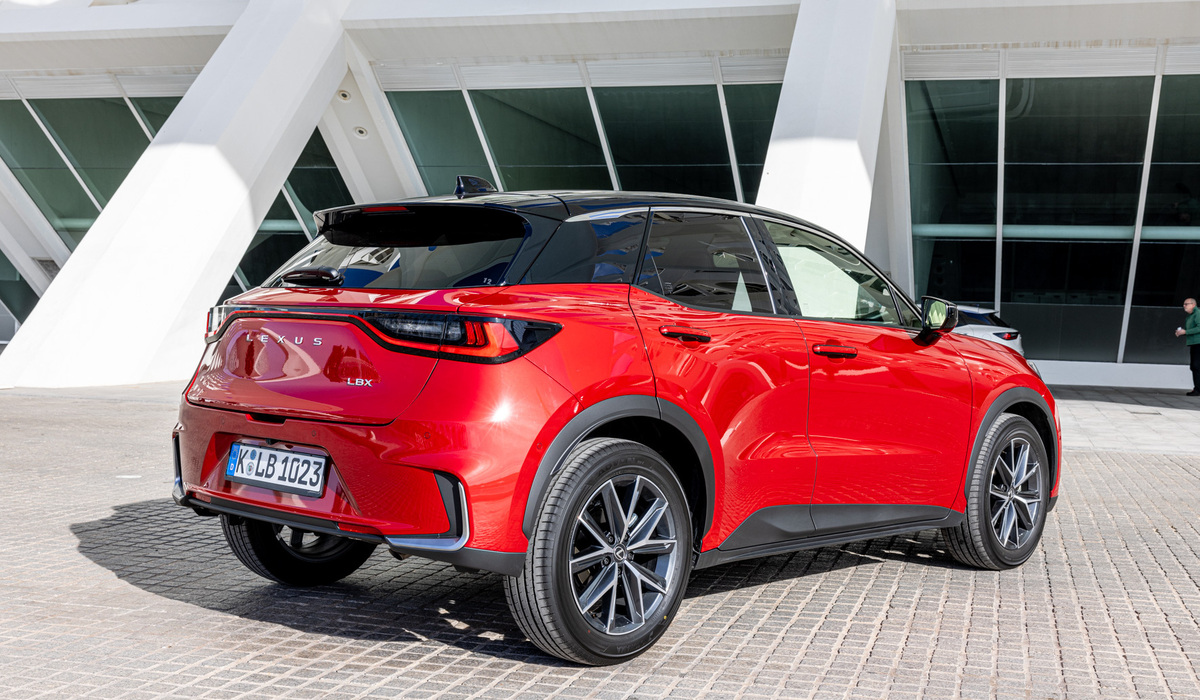 mid Valencia - Optional wird es eine Anhängerkupplung geben, man darf dann einen 750 kg Anhänger (gebremst) ziehen. Mike Neumann / mid