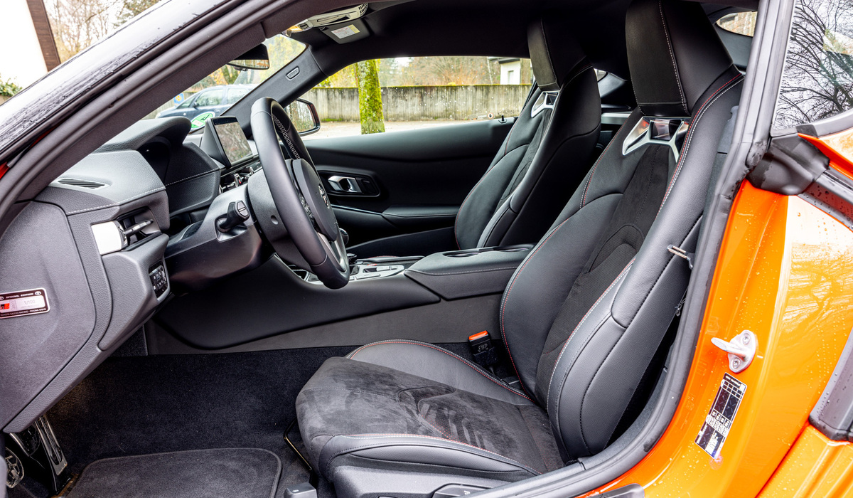 mid Groß-Gerau - Die Sportsitze sind teilelektrisch verstellbar, bieten super Seitenhalt und sind auch auf längeren Touren bequem. Mike Neumann / mid