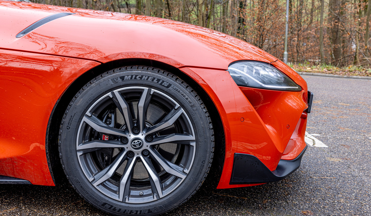 mid Groß-Gerau - Im Winter mit 18 Zoll Leichtmetallrädern mit Michelin 255/40 R18 Bereifung unterwegs, im Sommer sind es 19 Zoll Räder. Mike Neumann / mid