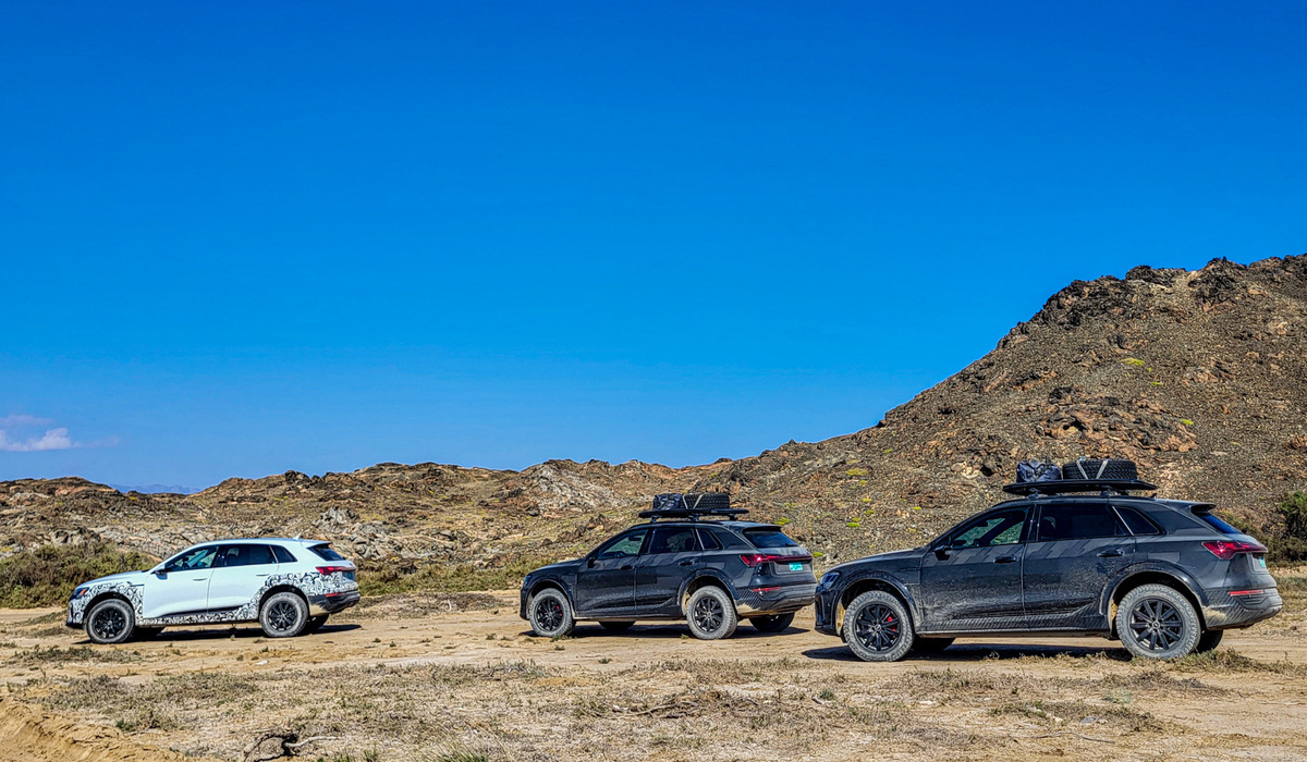 mid Oman - Der Q8 e-tron edition Dakar ist in den Lackfarben Siambeige Metallic, Mythosschwarz Metallic und Magnetgrau verfügbar. Jutta Bernhard / mid