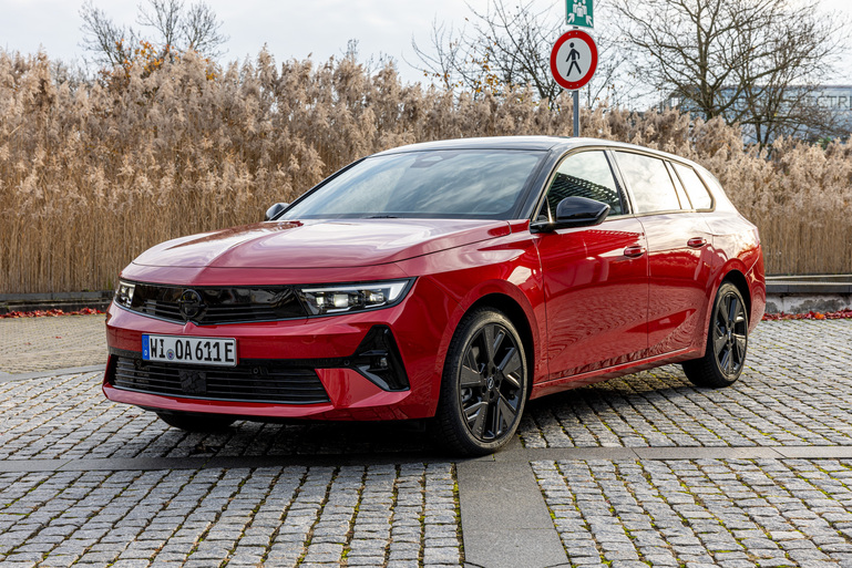 Erste Fahrt im vollelektrischen Opel Astra Sports Tourer
