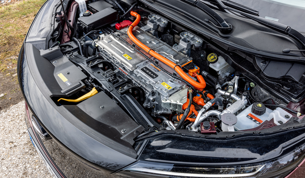 mid München - Kein Frunk unter der Haube, hier sehen wir nur einen von zwei Elektromotoren. Mike Neumann / mid