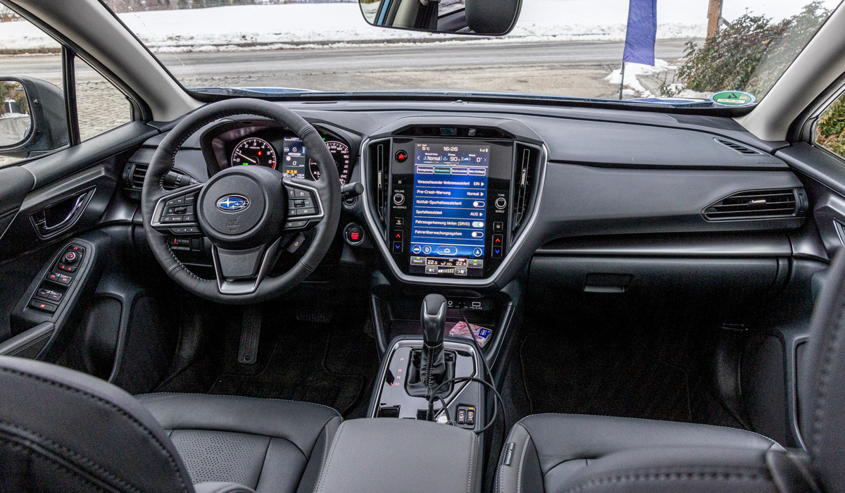 mid München - Wesentlich moderner im Innenraum als die Vorgängergeneration, der 11,6 Zoll große Infotainmentsystem Bildschirm prägt das Bild. Mike Neumann / mid